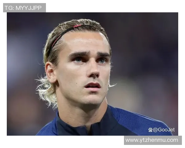 卷发足球球星的独特魅力与球场风采：从发型到技术的全方位解读