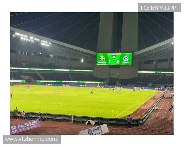 现役足球球星野人带领球队冲击冠军荣耀,展现非凡球技与领袖魅力 现役足球球星野人带领球队冲击冠军荣耀,展现非凡球技与领袖魅力