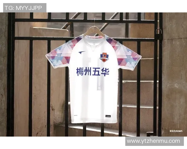 足球明星出场服设计革新:功能与时尚的完美融合解析 足球明星出场服设计革新:功能与时尚的完美融合解析